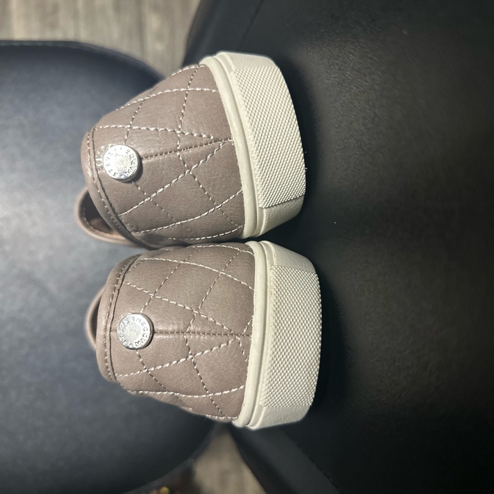 Sneakers women size 10